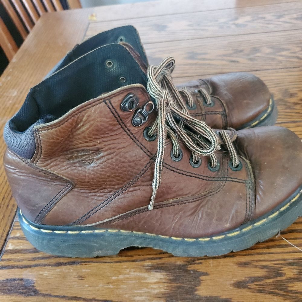 Dr. Martens brown leatger lace up men boots sz. 10